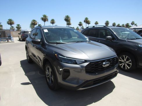 Used 2025 Ford Escape ST-Line FWD image 2