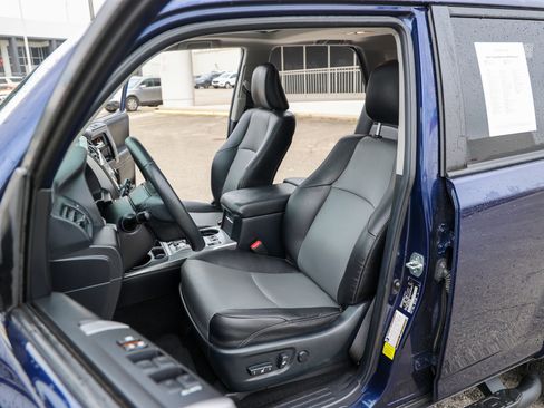 Used 2022 Toyota 4Runner SR5 Premium w/ Moonroof Package image 38