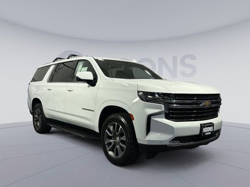 Used 2022 Chevrolet Suburban LT w/ LT Signature Package AWD/4WD image 10