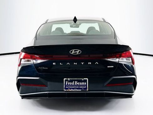 Certified 2025 Hyundai Elantra SEL FWD image 7