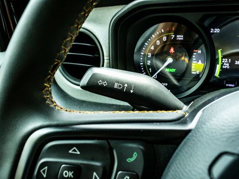 Used 2024 Jeep Wrangler Unlimited AWD/4WD image 22