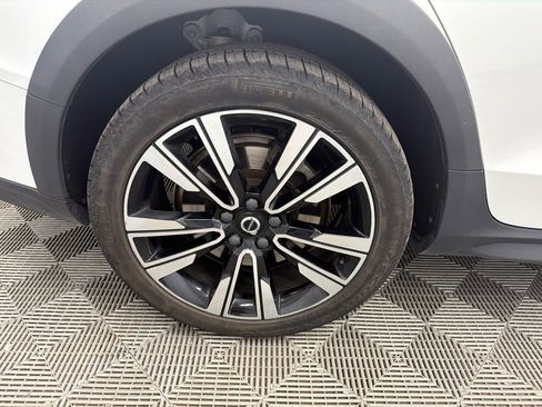 Used 2020 Volvo V60 T5 Cross Country image 19