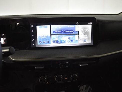 Used 2025 Nissan Kicks SV AWD/4WD image 17