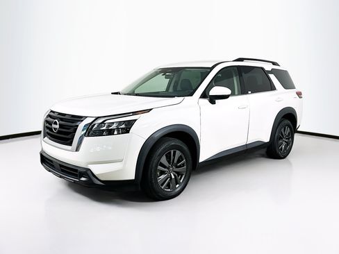 Used 2023 Nissan Pathfinder SV AWD/4WD image 3