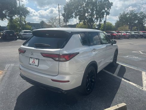 Used 2022 Mitsubishi Outlander SE FWD image 5