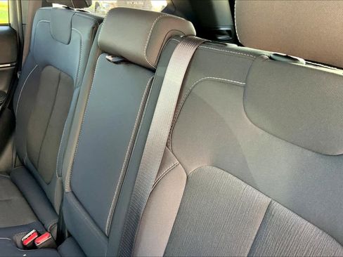 New 2025 Jeep Grand Cherokee Laredo image 17