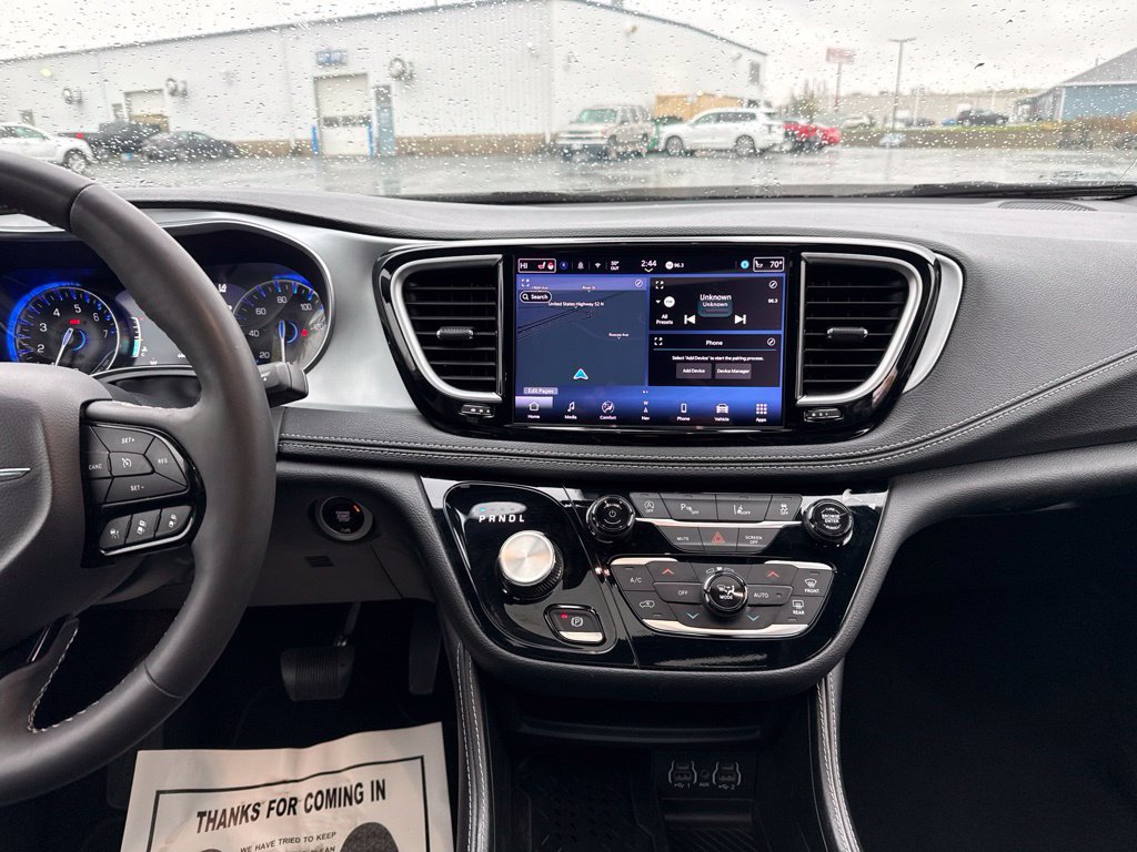 Used 2025 Chrysler Pacifica Limited FWD image 18
