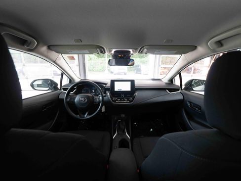 Used 2025 Toyota Corolla LE FWD image 19