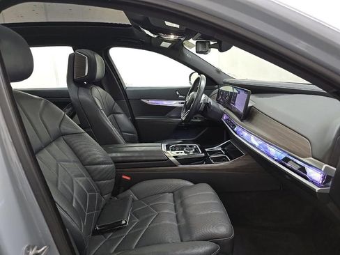 Used 2023 BMW 740i w/ Parking Assistance Package RWD image 14