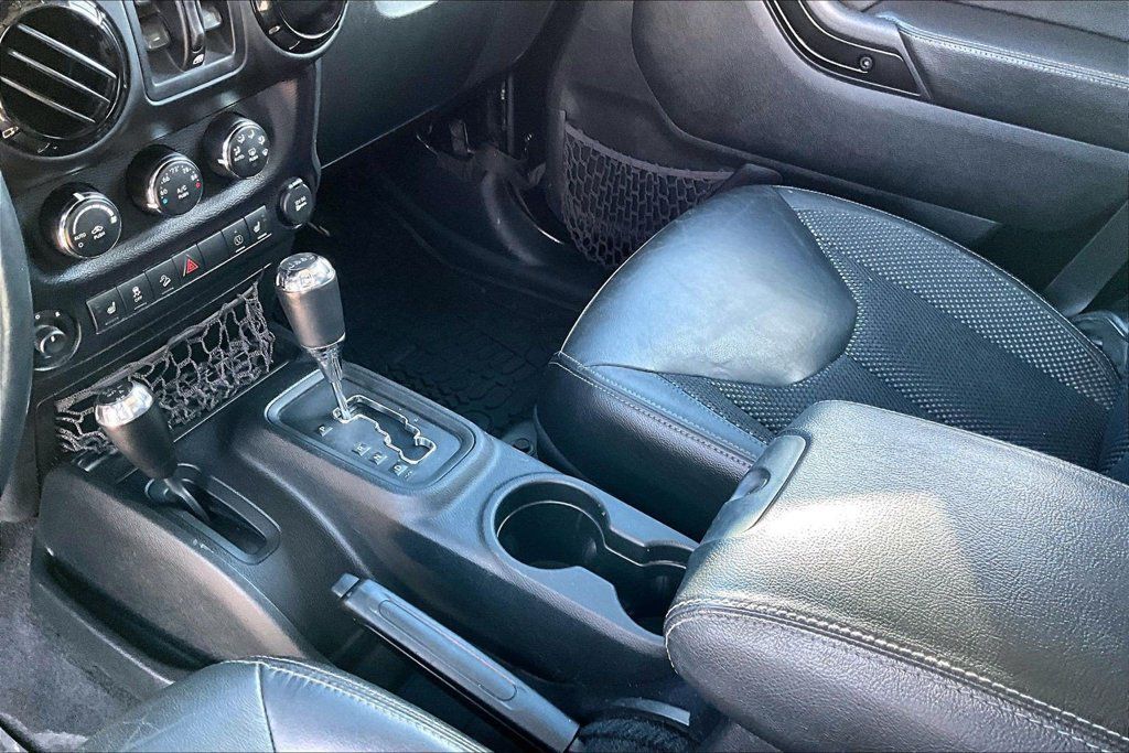 Used 2016 Jeep Wrangler Unlimited Sahara AWD/4WD image 15