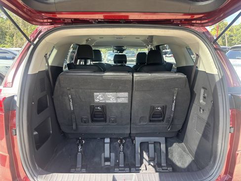 Used 2023 Kia Carnival LX FWD image 12