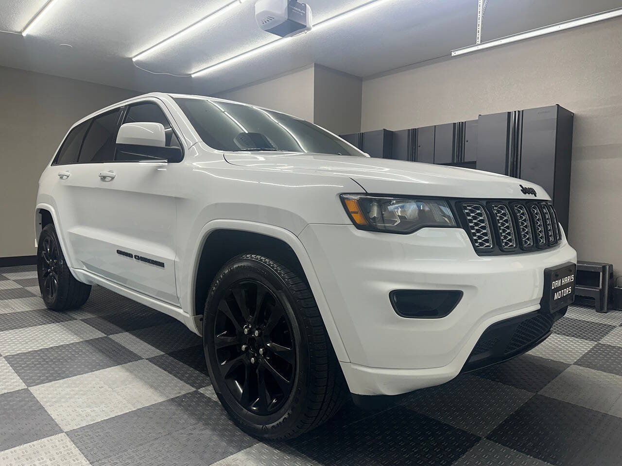 Used 2019 Jeep Grand Cherokee Altitude AWD/4WD image 6