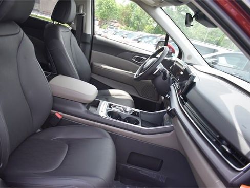 New 2026 Kia Carnival EX image 13