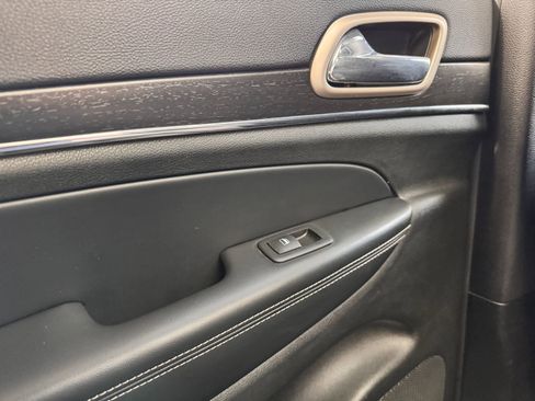 Used 2015 Jeep Grand Cherokee Limited w/ Luxury Group II image 28