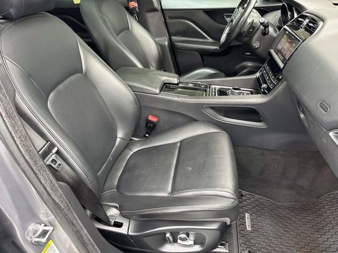 Used 2020 Jaguar F-PACE Premium image 13