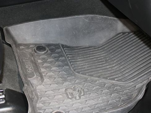 Used 2023 RAM 1500 Laramie AWD/4WD image 32