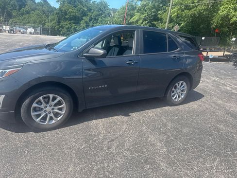 Used 2021 Chevrolet Equinox LS w/ LS Convenience Package FWD image 4