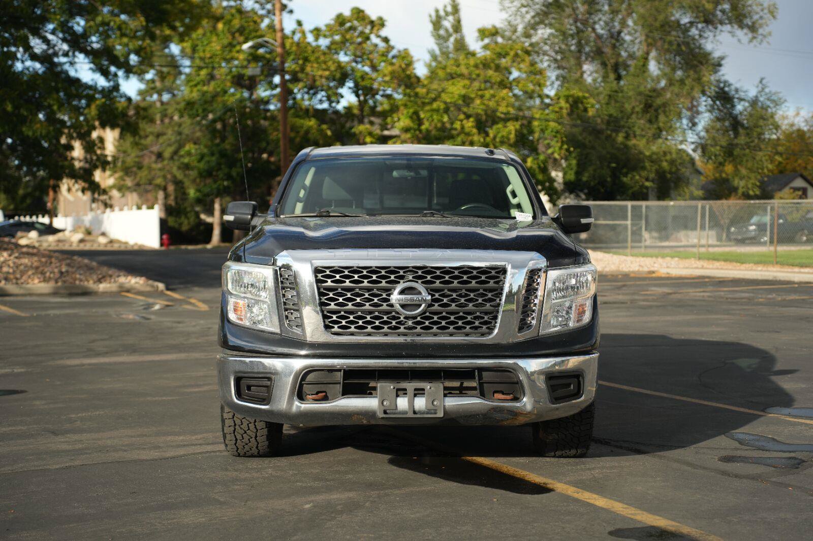 Used 2018 Nissan Titan SV AWD/4WD image 8
