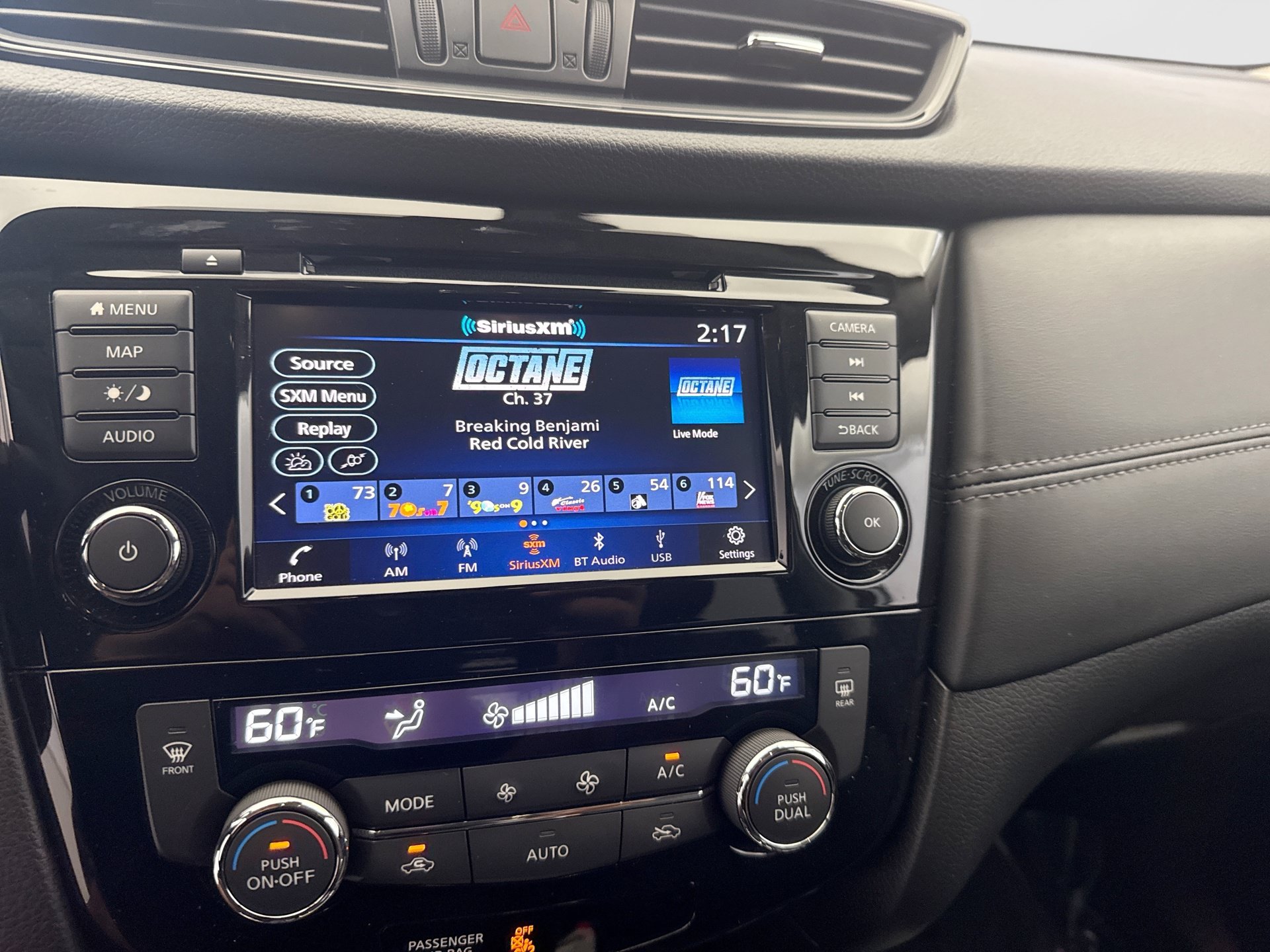 Used 2018 Nissan Rogue SL w/ Premium Package AWD/4WD image 14