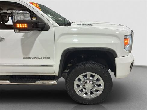 Used 2017 GMC Sierra 2500 Denali w/ Duramax Plus Package image 20