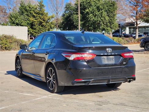 Used 2019 Toyota Camry SE image 7