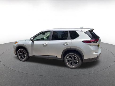 Used 2025 Nissan Rogue SV AWD/4WD image 10