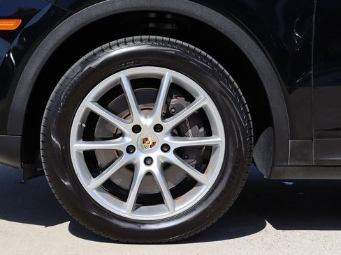 Used 2021 Porsche Cayenne image 57