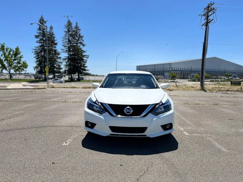 Used 2017 Nissan Altima 2.5 SR FWD image 2