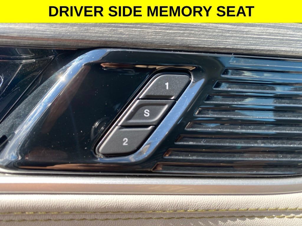 Used 2024 Jeep Wagoneer Series II w/ Flexible Seating Group RWD image 15