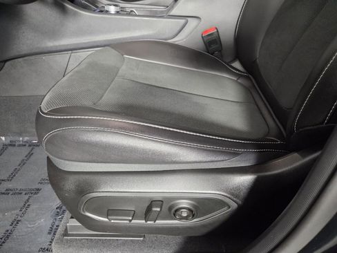 Used 2025 Jeep Grand Cherokee Altitude image 13