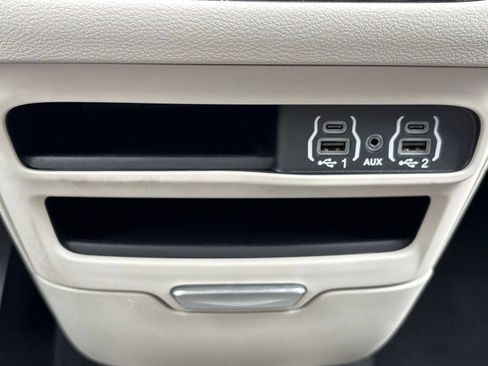 Used 2023 Chrysler Pacifica Touring-L FWD image 24