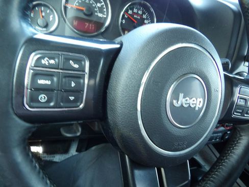 Used 2017 Jeep Wrangler Unlimited Rubicon AWD/4WD image 15