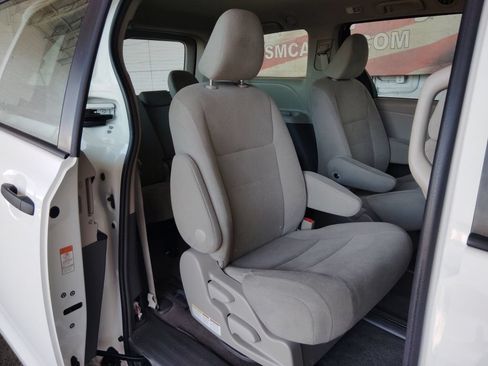Used 2017 Toyota Sienna L FWD image 15