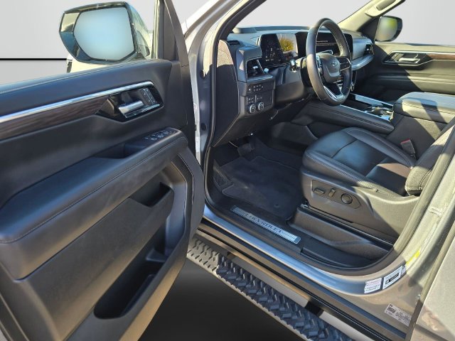 Used 2025 Chevrolet Suburban Z71 AWD/4WD image 22