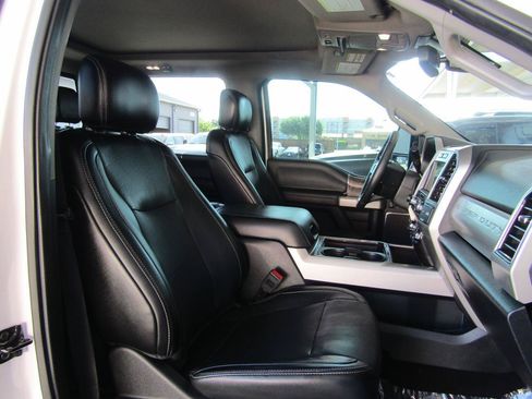 Used 2019 Ford F250 Lariat w/ Lariat Ultimate Package AWD/4WD image 12