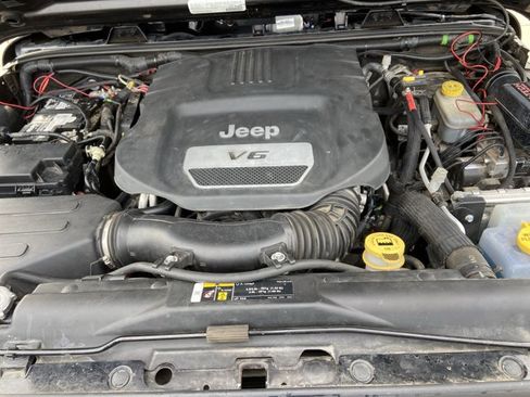 Used 2018 Jeep Wrangler Unlimited Sport AWD/4WD image 6