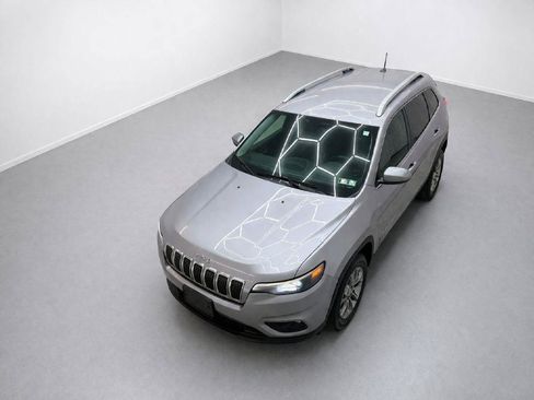 Used 2019 Jeep Cherokee Latitude Plus w/ Cold Weather Group AWD/4WD image 29