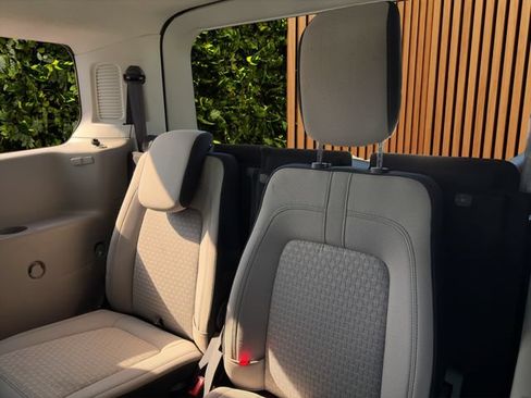 Used 2022 Ford Transit Connect XLT FWD image 11