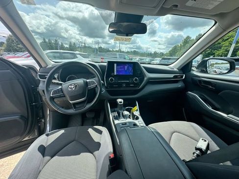 Used 2023 Toyota Highlander LE AWD/4WD image 23