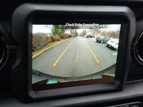 Used 2022 Jeep Wrangler Unlimited Sahara image 19