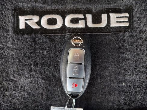Used 2021 Nissan Rogue S image 29
