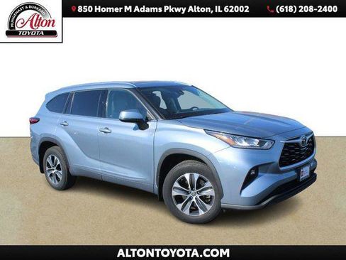 Certified 2020 Toyota Highlander XLE image 1