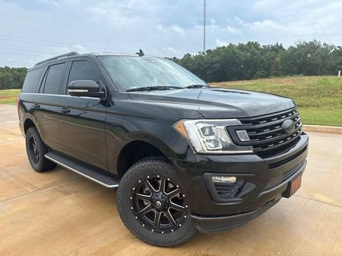 Used 2018 Ford Expedition XLT w/ Equipment Group 202A AWD/4WD image 3