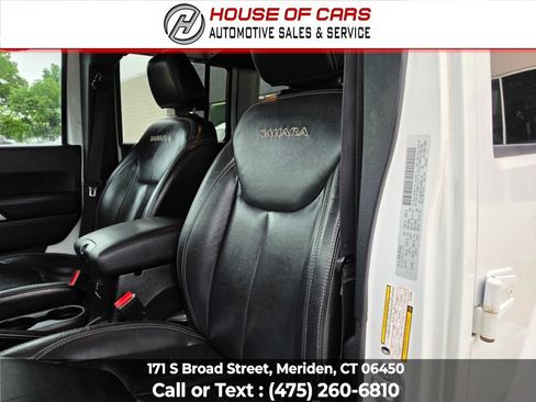 Used 2016 Jeep Wrangler Unlimited Sahara w/ Dual Top Group AWD/4WD image 29