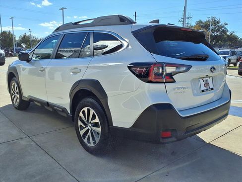 Certified 2025 Subaru Outback Premium image 3