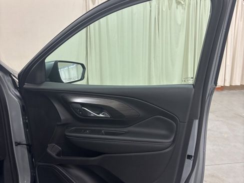 Used 2024 GMC Terrain SLE image 31