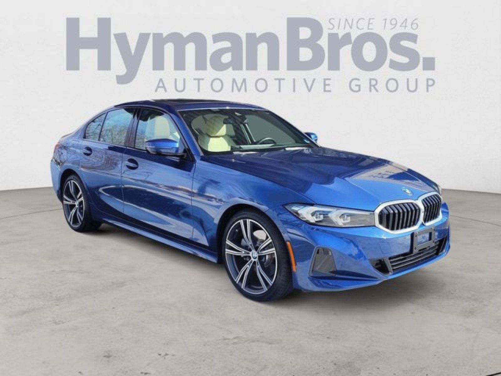 Used 2023 BMW 330i Sedan w/ Parking Assistance Package RWD image 1