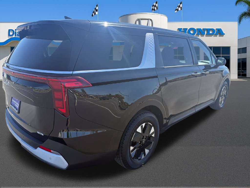 Used 2026 Kia Carnival LXS FWD image 8
