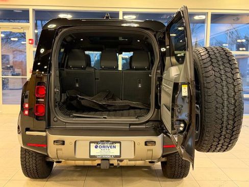 Used 2022 Land Rover Defender 110 X-Dynamic SE image 28