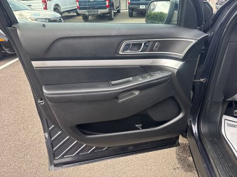 Used 2017 Ford Explorer XLT AWD/4WD image 10